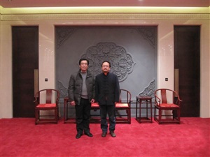 刘一鸣与国家博物馆副馆长摄于砖雕厅